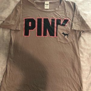 MAKE AN OFFER!  🤗 Pink T-shirt!